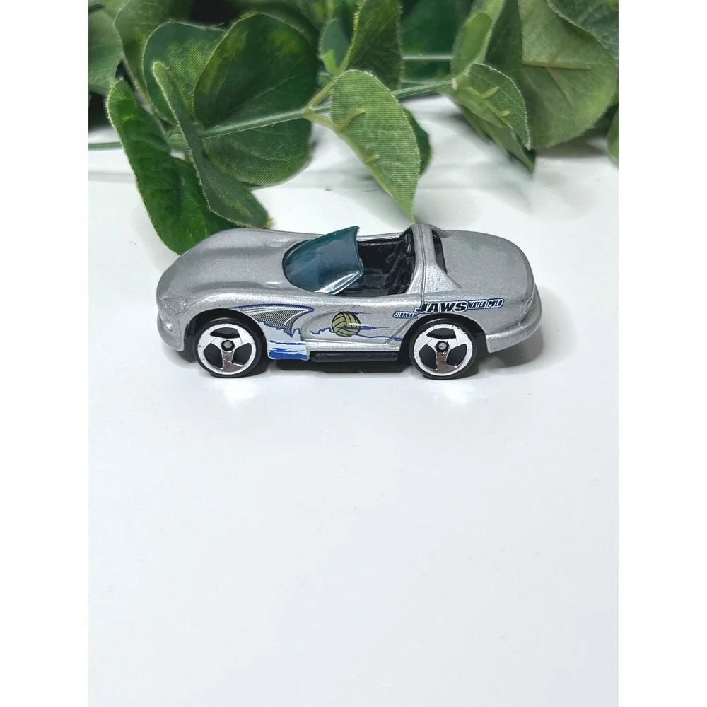Hot Wheels Dodge Viper RT/10 Car 1:64 Silver Jaws Water Polo Graphics